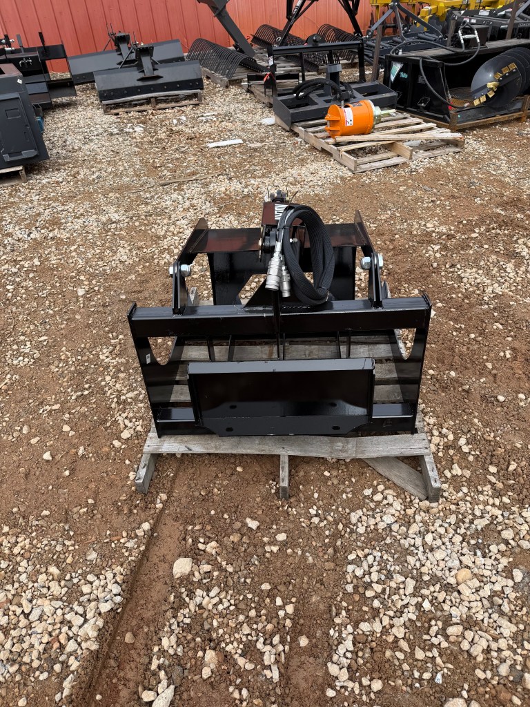 Back View 36" Root Grapple Dingo